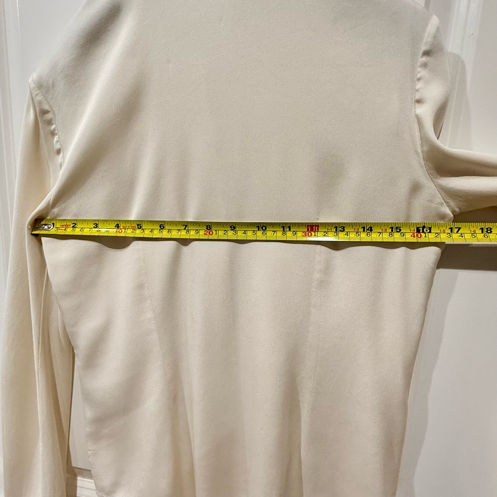 Theory Button-Up Long Sleeve Fitted Silk Shirt In Beige Size Small cream color - Picture 4 of 8